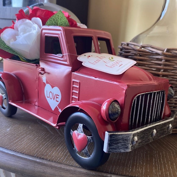 Valentine’s Day Farmhouse Rustic Vintage Farm Red Pick Up Truck Centerpiece - Picture 2 of 9